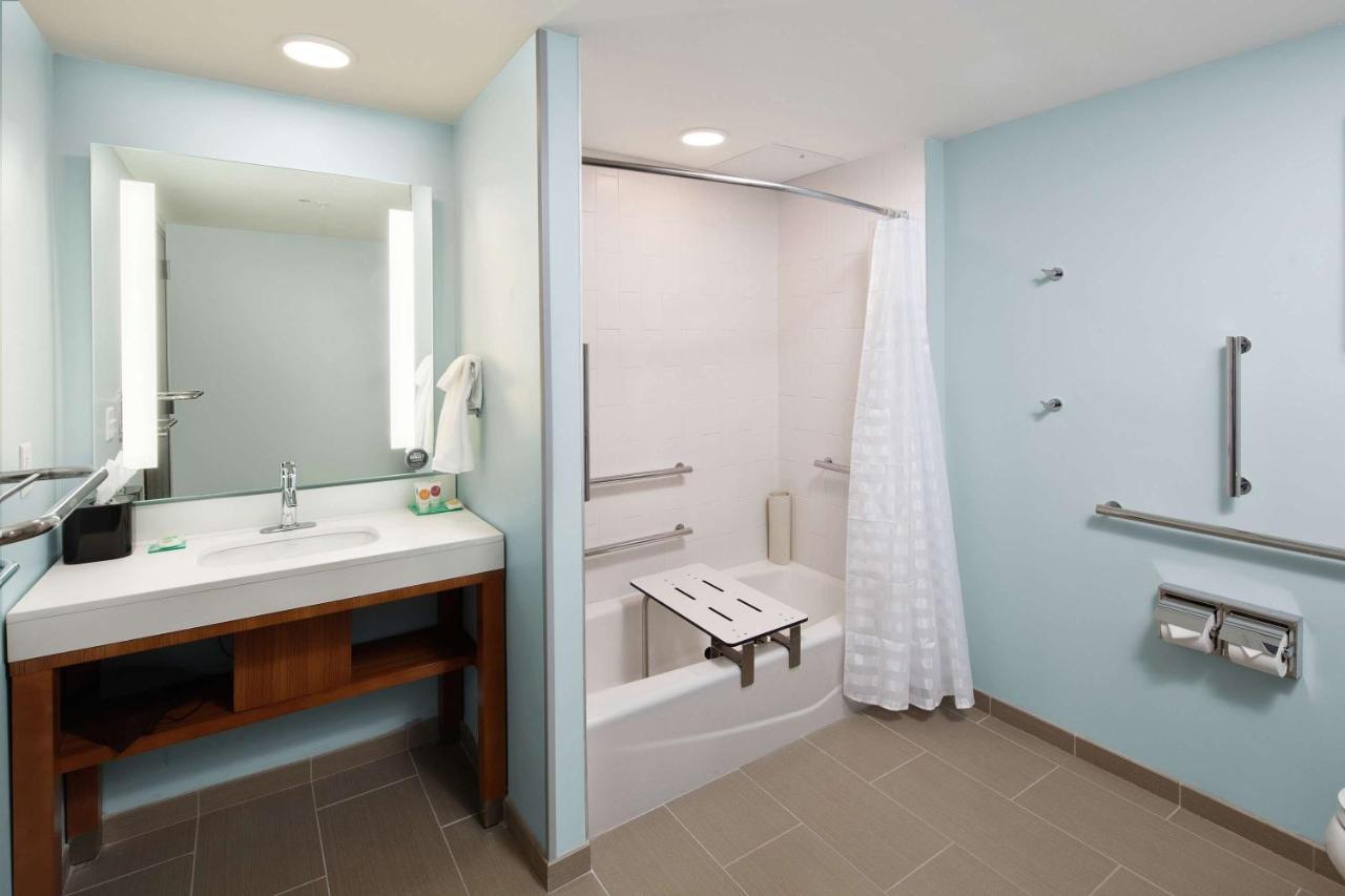 King Room with Bath Tub - Disability Access/Non-Smoking 