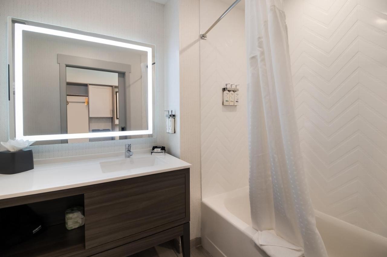 Standard King Room with Mobility Accessible Roll-In Shower