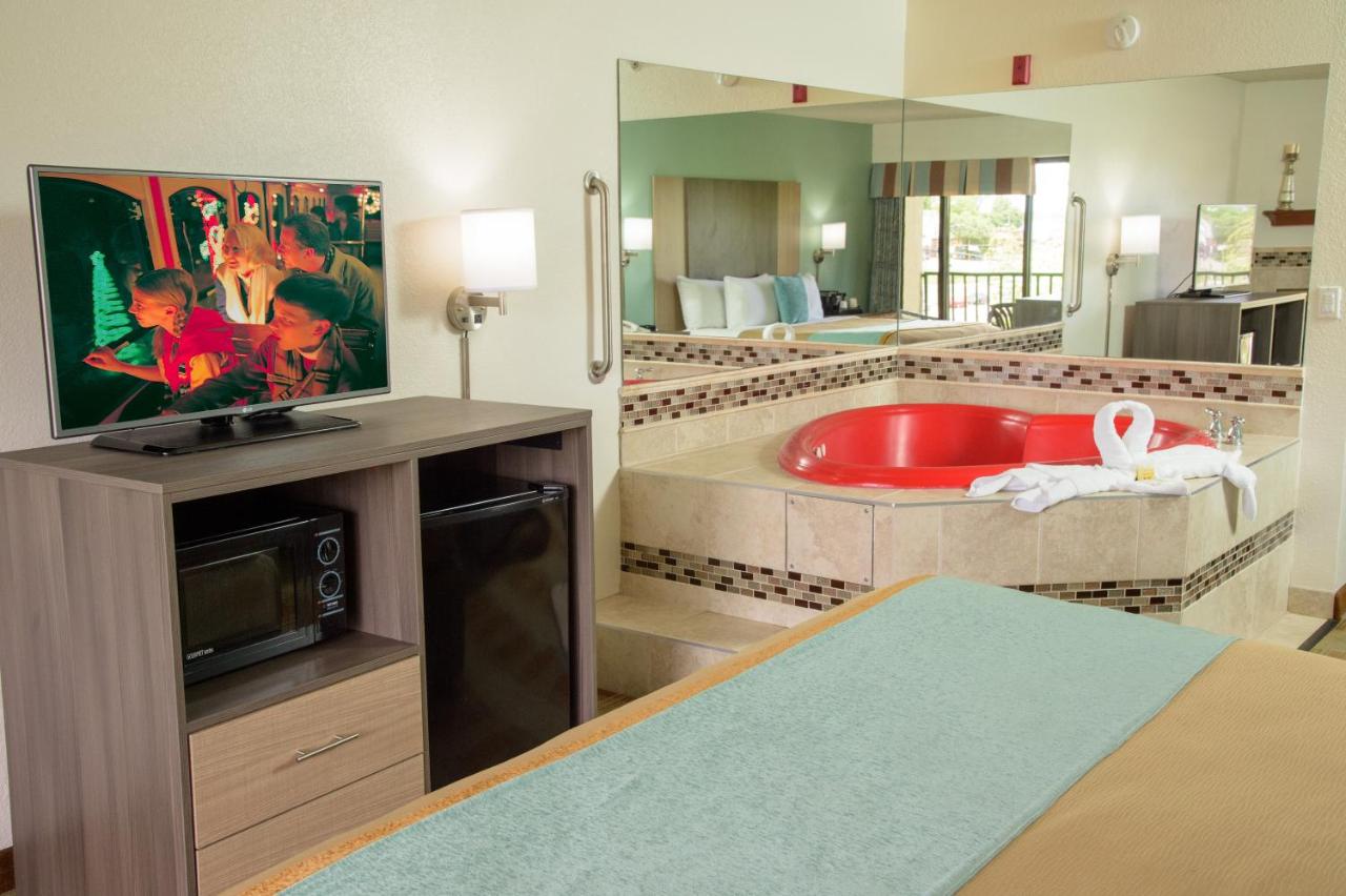 King Suite with Hot Tub