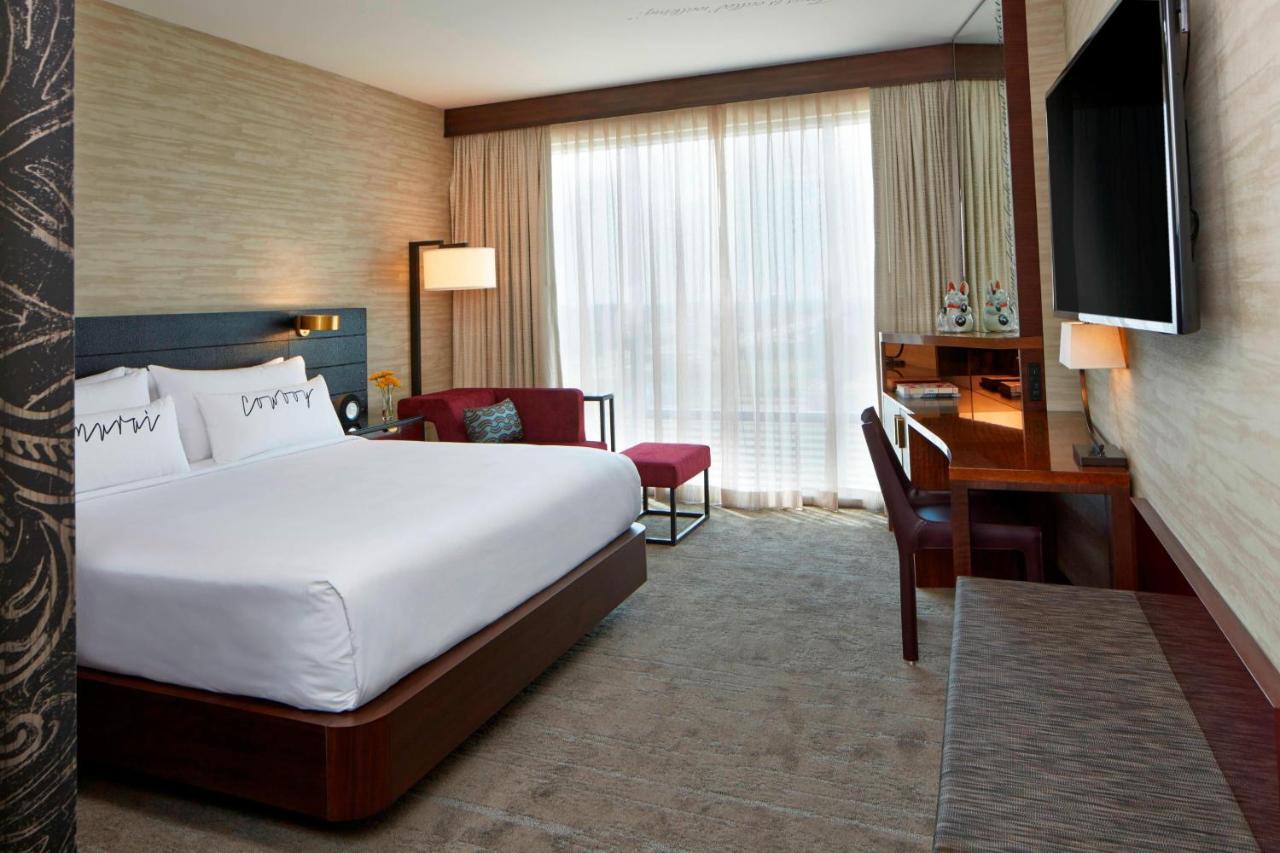 Deluxe Guest Room with King Bed - Club Level