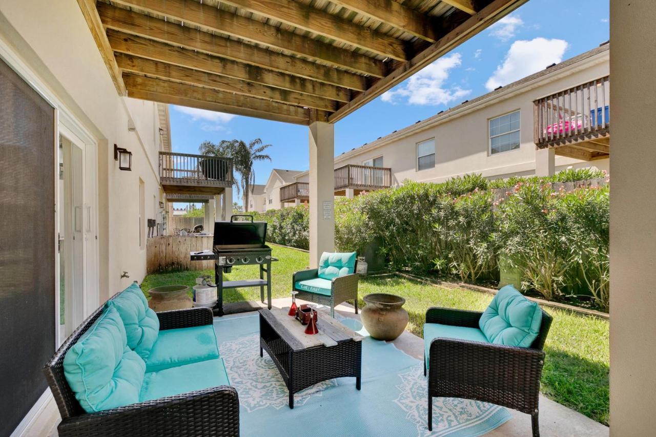 Apartment with Garden View