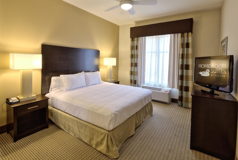 1 King Bed 1 Bedroom Suite + 2 Queen Beds 1 Bedroom Suite