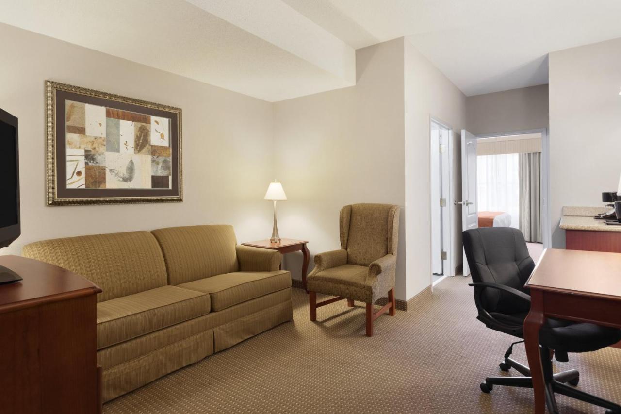 One-Bedroom Queen Suite with Sofa Bed