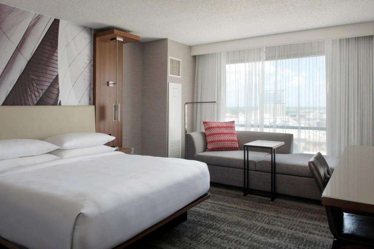 King Room with City View - Hearing Accessible