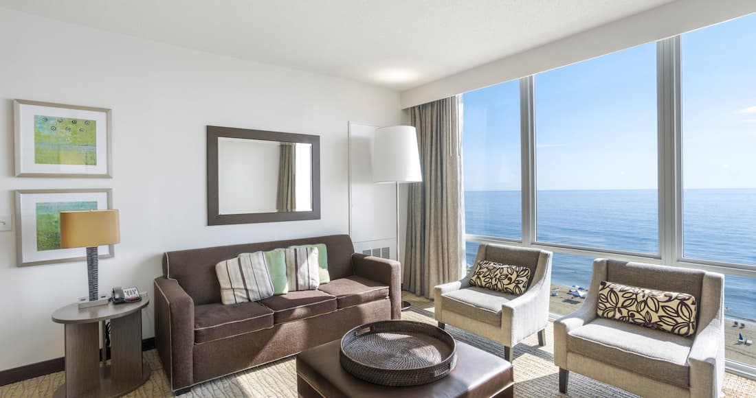 1 Bedroom Ocean Front Queen Suite2 options