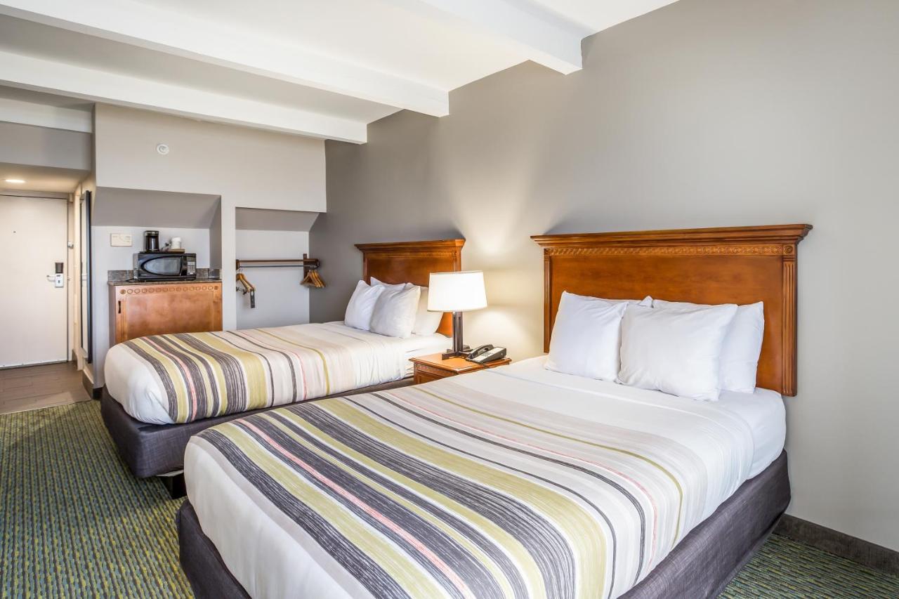 Queen Room with Two Queen Beds and Ocean View