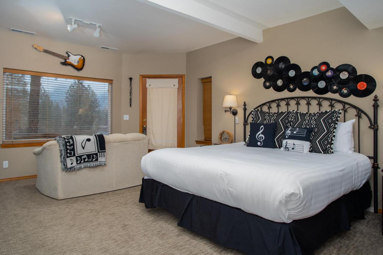 Tennessee Suite on the River (Located on Icicle Road, 1.5 miles from the Obertal Inn and 1.5 miles f