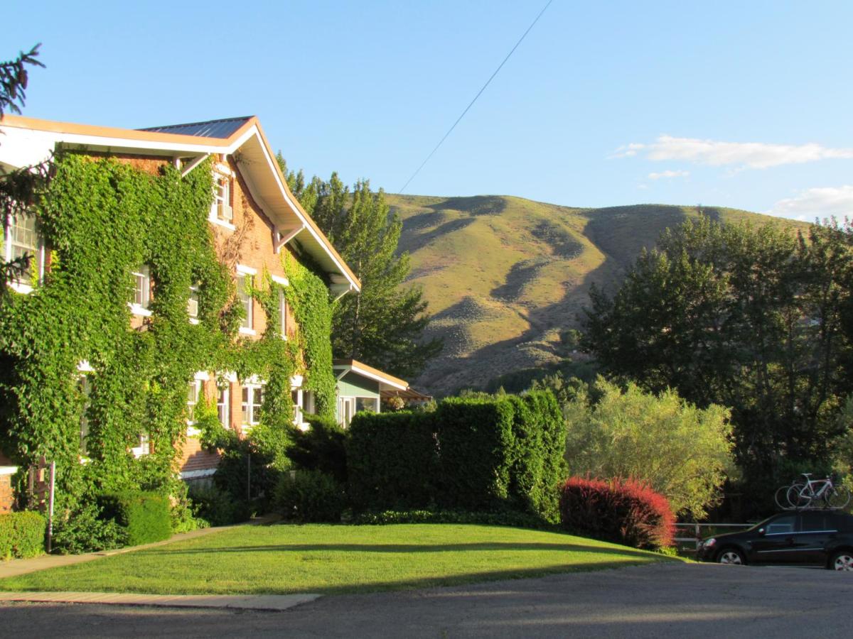 Queen Suite with River View (Orchard)