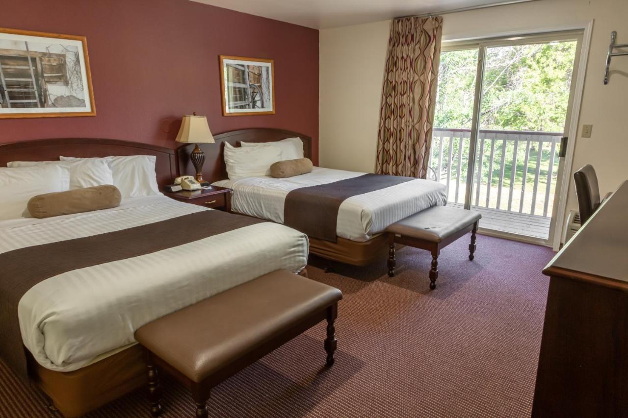 Deluxe Room with Two Queen Beds